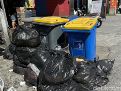 Sampah Menumpuk di Denpasar, Warga Bingung Informasi