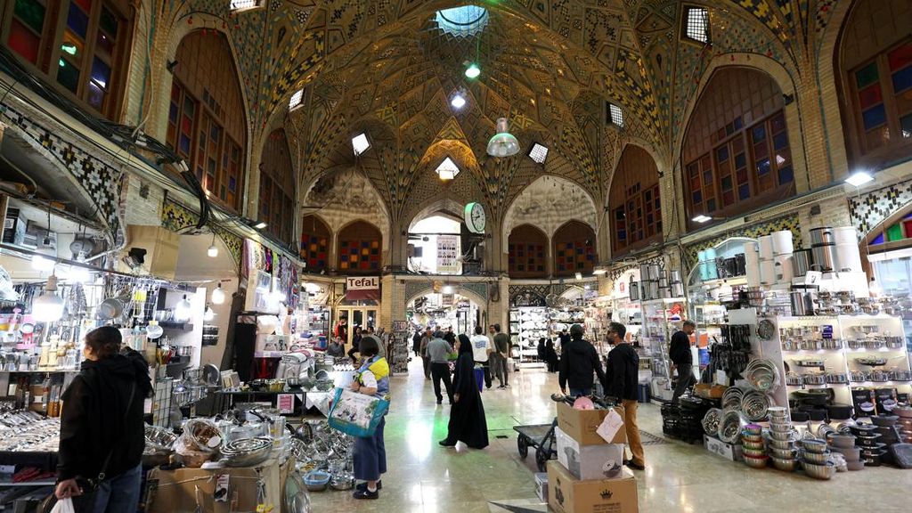 FOTO: Surga Belanja Terbesar dan Tertua di Iran Terdampak Perang