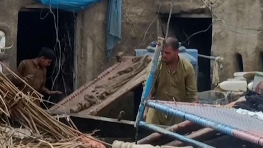 Pakistan Porak-poranda Diterjang Hujan Lebat, 17 Orang Tewas