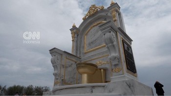 Instalasi Toilet Emas di Washington, Kritik Renovasi Gedung Putih