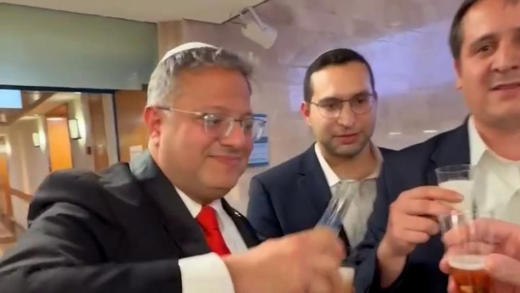 Menteri Israel 'Minum-minum' Rayakan UU Hukuman Mati Warga Palestina