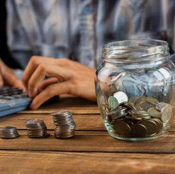 7 Tips Menghemat Uang Tanpa Menyiksa Diri, Tetap Bahagia dan Tabungan Aman!