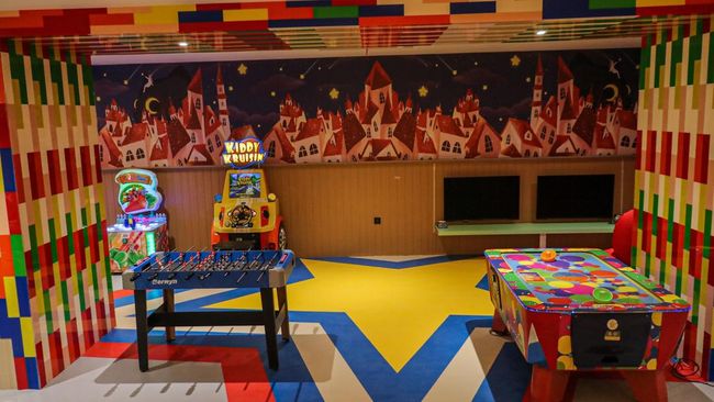 Lewat Stay & Play Escape, tamu Trans Hotel Jakarta hanya perlu membuka pintu untuk mengunjungi pusat perbelanjaan maupun area bermain di Trans Studio Mall.