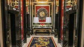 Cerita Cantik di Balik Bunga dan Lukisan Trans Hotel Jakarta