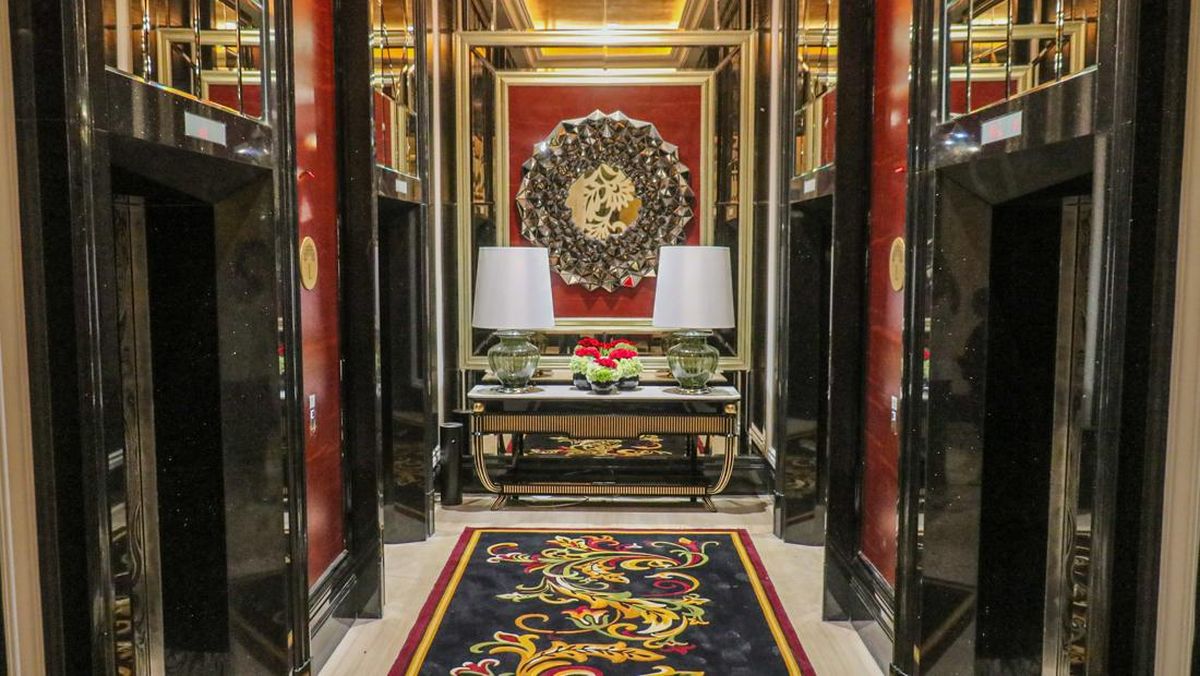 Cerita Cantik di Balik Bunga dan Lukisan Trans Hotel Jakarta