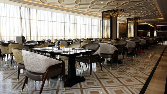 Bagi para traveler atau pekerja urban di kawasan Cibubur, ada satu titik pelarian sejenak. Namanya The Lounge, berlokasi tepat di area lobi Trans Hotel Jakarta.