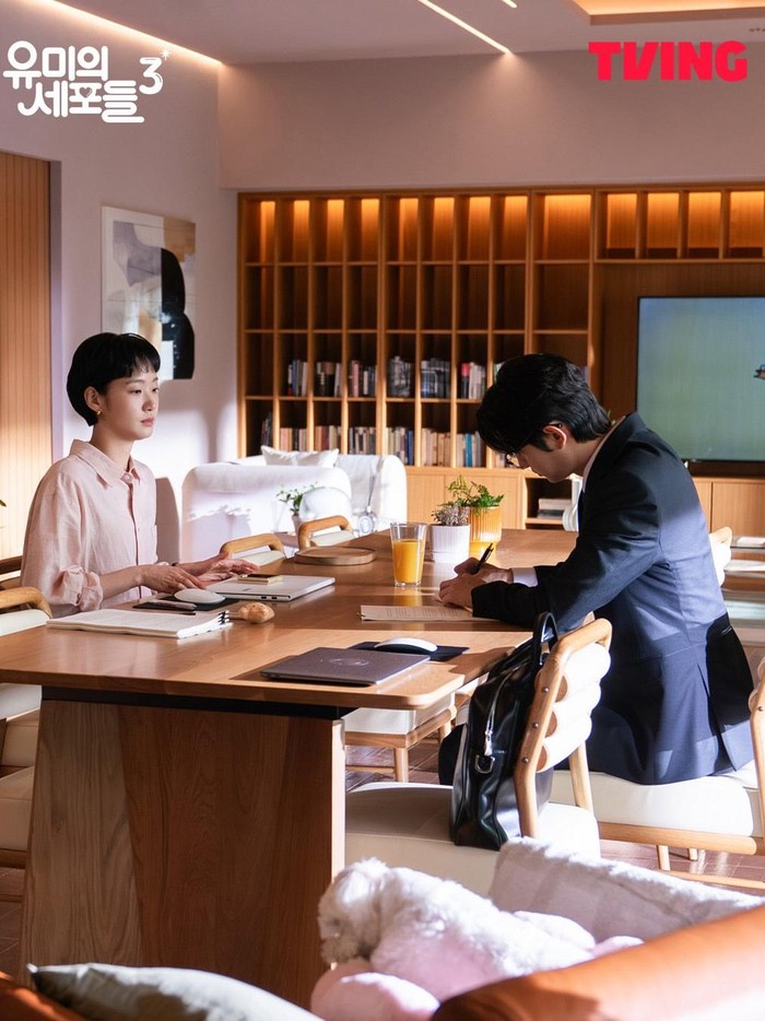 Kim Yumi kemudian dipertemukan dengan Soon Rok (Kim Jae Won), seorang editorial PD yang berhasil membuat hati Kim Yumi kembali berdebar-debar./ Foto: TVING