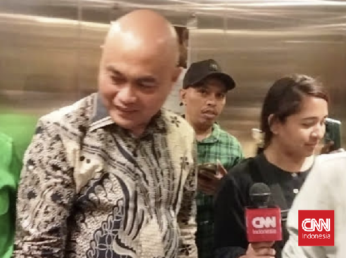 Usai 5 Jam Diperiksa Kasus Jalan Lingkar, Bupati Aru Hindari Wartawan