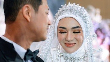 Berita Seputar Selebriti Insertlive Terkini : Terpopuler: Perjanjian Pranikah Clara Shinta hingga Video Lama Viral Lagi