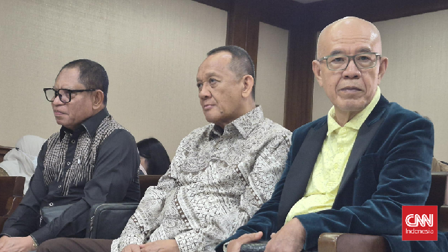 Mantan Sekretaris Mahkamah Agung (MA) Nurhadi Abdurrachman divonis 5 tahun penjara dalam kasus dugaan gratifikasi dan Tindak Pidana Pencucian Uang (TPPU).