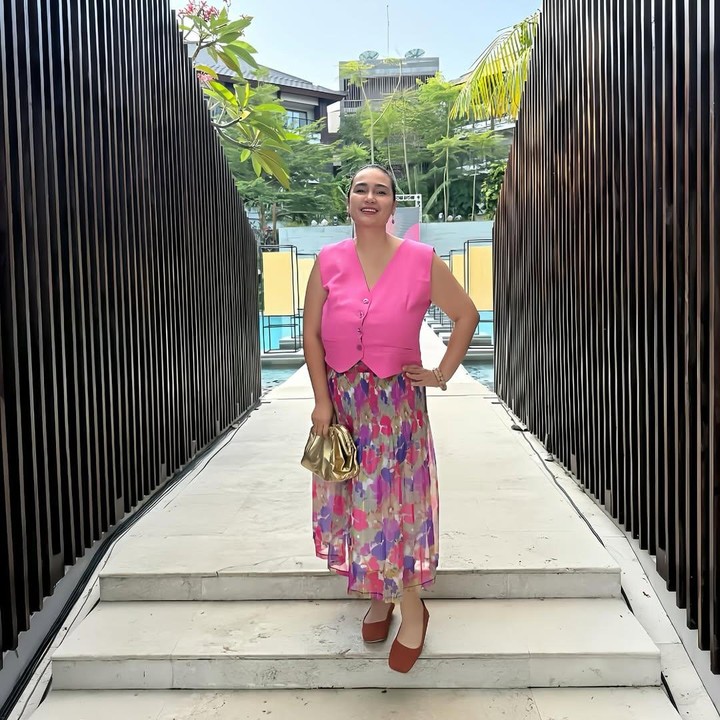 <p>Pada tahun 2022, Feby Febiola pernah mengungkap kanker ovarium yang diidapnya ke publik. Selama hampir dua tahun, Feby menjalani perawatan dan pengobatan untuk menyembuhkan kanker yang diidapnya ini. Setelah dinyatakan sembuh, Feby kembali menjalani rutinitasnya. (Foto: Instagram @febyfebiola_)</p>