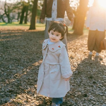 Chill Baby, 7 Gaya Travel Outfit Biel Anak Denny Sumargo & Olivia Allan yang Kasual