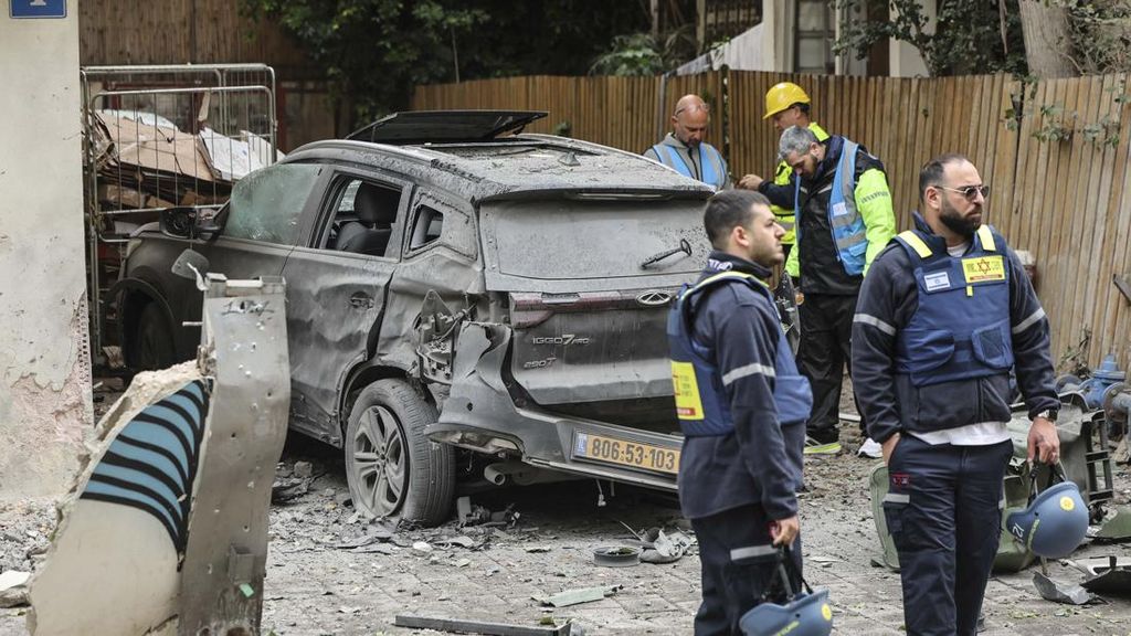 FOTO: Gelombang Rudal Iran Mengguncang Tel Aviv