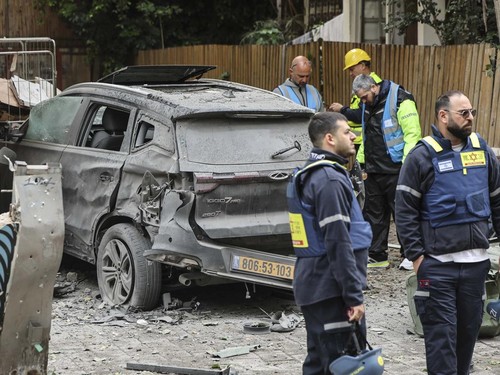 FOTO: Gelombang Rudal Iran Mengguncang Tel Aviv