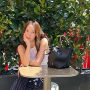 Get The Look: Inspirasi Summer Style dari Krystal Jung, Cocok Buat Cuaca Terik!