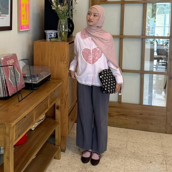 Get The Look: Tampil Feminin dengan Outfit Gemas ala Kana Az-Zahra
