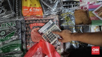 Harga Plastik Naik 60 Persen di Surabaya, UMKM Didesak Ganti Kemasan