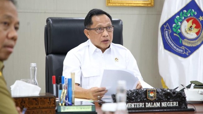 Surat Edaran terbaru Kemendagriwf itu antara lain penyesuaian tugas kedinasan di lingkungan ASN Pemda, serta penerapan sistem kombinasi WFO dan WFH.