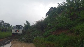 Kereta Ciremai Terjebak Longsor di Bandung Barat, Jalur Terputus