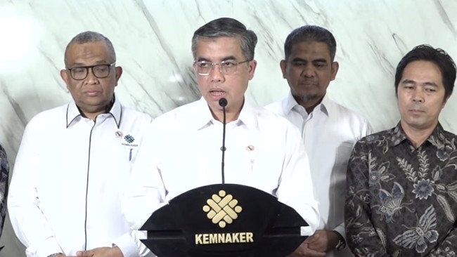 Menteri Ketenagakerjaan (Menaker) Yassierli mengungkapkan imbauan kerja di rumah (WFH) bagi pekerja swasta akan dieveluasi dalam dua bulan.