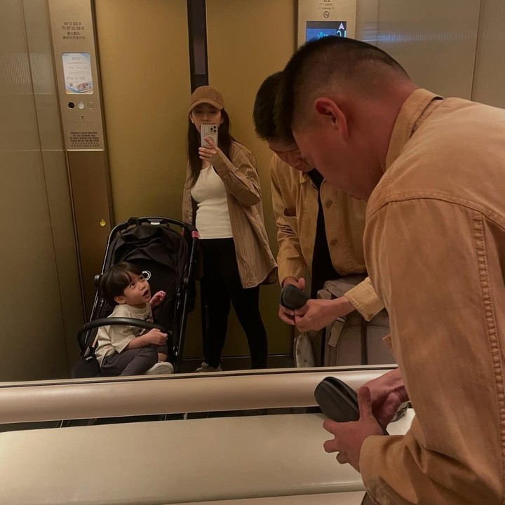 <p>Kabar kehamilan kedua Nadia ini banyak menuai ucapan selamat dari rekan artis dan sahabat. Mereka turut bahagia dengan kehamilan kedua perempuan yang pernah menjadi finalis GADIS Sampul tahun 2003 ini, Bunda. "Kamu hamil lagi?? <em>Congratulations</em> yaaaa," tulis artis Soraya Larasati. "Aaa <em>congrats</em> nadiaa n mik," ujar desainer Michelle Maryam. "<em>Congrats</em> Nad-Mik, sehat2 selalu," kata @ra***. (Foto: Instagram @nadsap)</p>