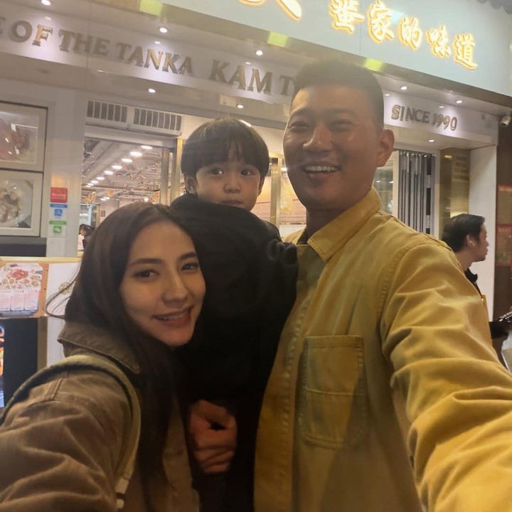 <p>Bunda masih ingat dengan pemain series <em>Ada Apa dengan Cinta?</em> atau 'AADC' Nadia Saphira? Sudah lama tak terlihat di layar kaca, Nadia kini diketahui fokus menjalani peran sebagai istri dan seorang Bunda. Saat ini, Nadia bahkan tengah hamil anak kedua. (Foto: Instagram @nadsap)</p>