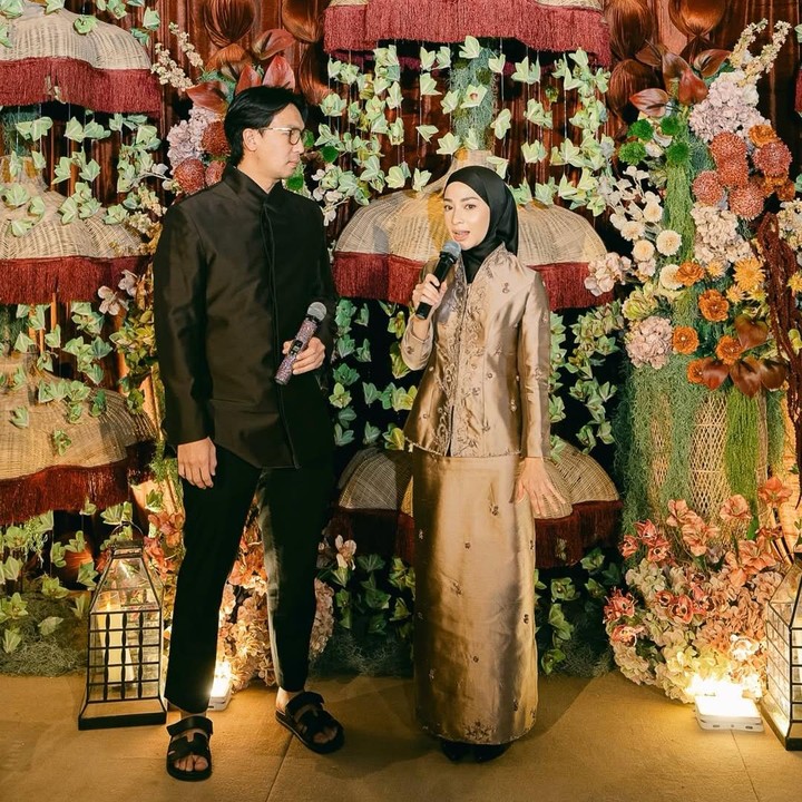 <p>Tentu saja penampilan sang artis langsung diramaikan komentar warganet yang berbondong-bondong memberikan pujian. &ldquo;Cantik bgt <em>@nikitawillyofficial94</em> pake hijab,&rdquo; tulis akun <em>@ingrid_k****.</em> &ldquo;MasyaAllah makin cakeeep bangeett,&rdquo; tulis akun <em>@hemasuciles****.&nbsp;</em>(Foto: Instagram @nikitawillyofficial94)</p>