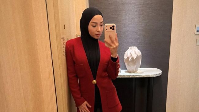 5 Potret Gaya Hijab Nikita Willy Sederhana Dan Tetap Stylish, Dipuji Netizen
