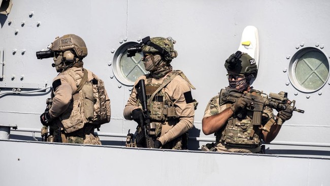 Amerika Serikat telah mengerahkan pasukan darat termasuk pasukan elite ke Timur Tengah seiring meningkatnya ketegangan militer di kawasan.