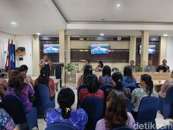 Ketua DWP Gianyar Buka Pelatihan Keterampilan Table Manner