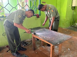 Keren! SMK di Gresik Sulap Sampah Plastik Jadi Furnitur Pengganti Kayu