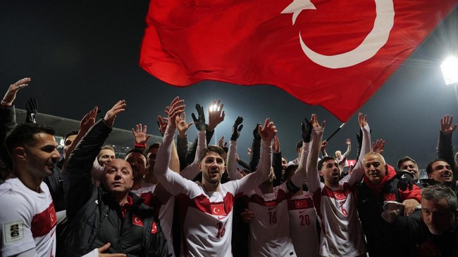 Sebanyak 46 tim negara memastikan lolos ke Piala Dunia 2026 setelah empat tim dari zona Eropa atau UEFA meraih kemenangan dalam babak final playoff kualifikasi.