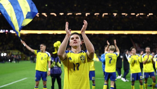 Soccer Football - FIFA World Cup - UEFA Qualifiers - Finals - Sweden v Poland - Strawberry Arena, Solna, Sweden - March 31, 2026 Sweden's Viktor Gyokeres celebrates qualifying for the FIFA World Cup REUTERS/Kacper Pempel