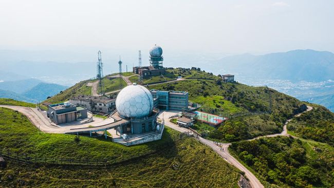 Selain destinasi perkotaan, Hong Kong juga punya tujuan wisata alam yang ramah pemula. Cek di sini rekomendasinya.