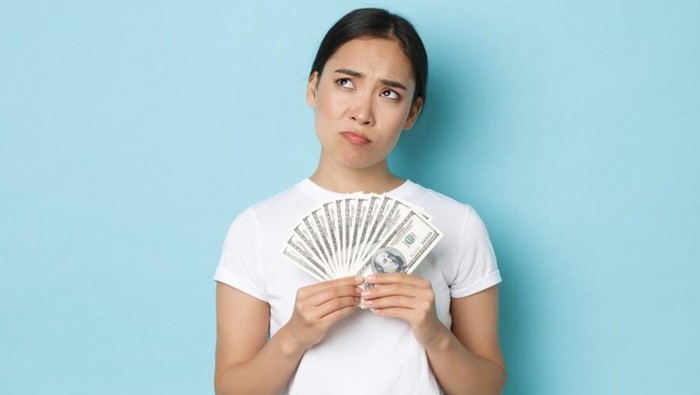 Tidak sedikit Gen Z yang menghindari investasi karena terkesan rumit./ Foto: Freepik.com/benzoix