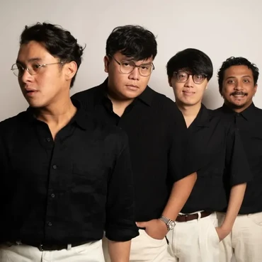 Lirik Lagu Bulan Bintang, Garis Menyilang - Wijaya 80 feat. Sal Priadi