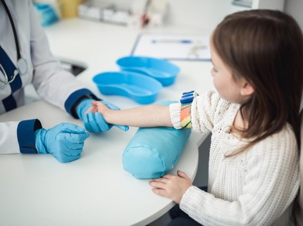 7 Ciri Anak Kelebihan Sel Darah Putih & Cara Menurunkannya secara Alami