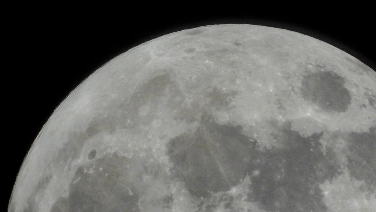 Bulan Benar-Benar Bergerak Menjauhi Bumi, Begini Dampaknya