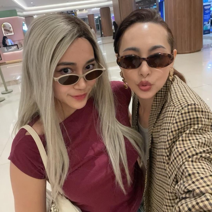 <p>Marcelle Brinette Ren&eacute;e Lefrandt adalah anak pertama Dewi Rezer dan Marcelino Lefrandt yang lahir pada 21 Desember 2007. Brinette diketahui lulus SMA pada tahun 2025 dan memutuskan untuk melanjutkan kuliah di UI. Perempuan 18 tahun ini diterima di UI melalui jalur Talent Scouting. (Foto: Instagram @rezerdewi)</p>