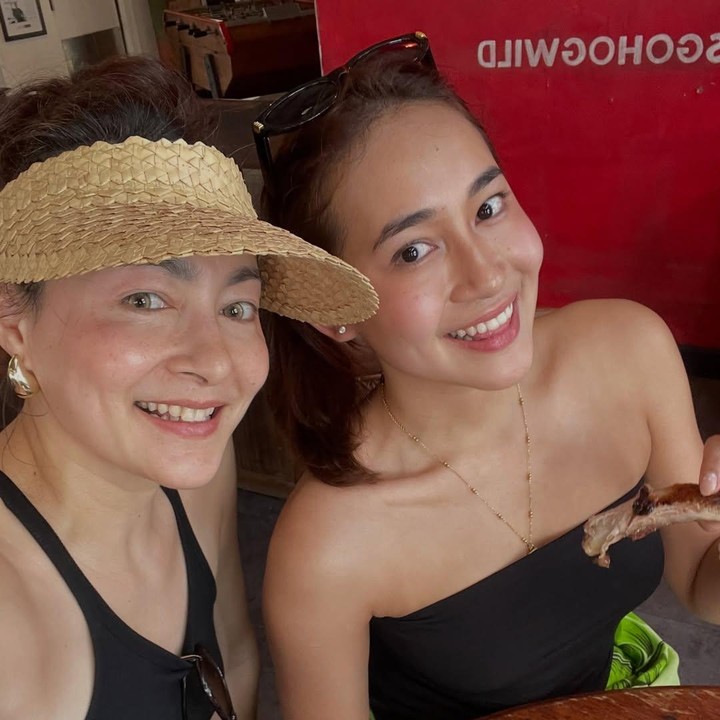 <p>Selain berprestasi di bidang pendidikan, Brinette juga memiliki bakat di dunia <em>modeling</em>. Pada tahun 2025, Brinette terpilih sebagai finalis GADIS Sampul. Sejak mengikuti kontes pemilihan model remaja ini, Brinette mulai aktif di media sosial Instagram. Belakangan, perempuan kelahiran Jakarta ini sering melakukan pemotretan sebagai model. (Foto: Instagram @rezerdewi)</p>