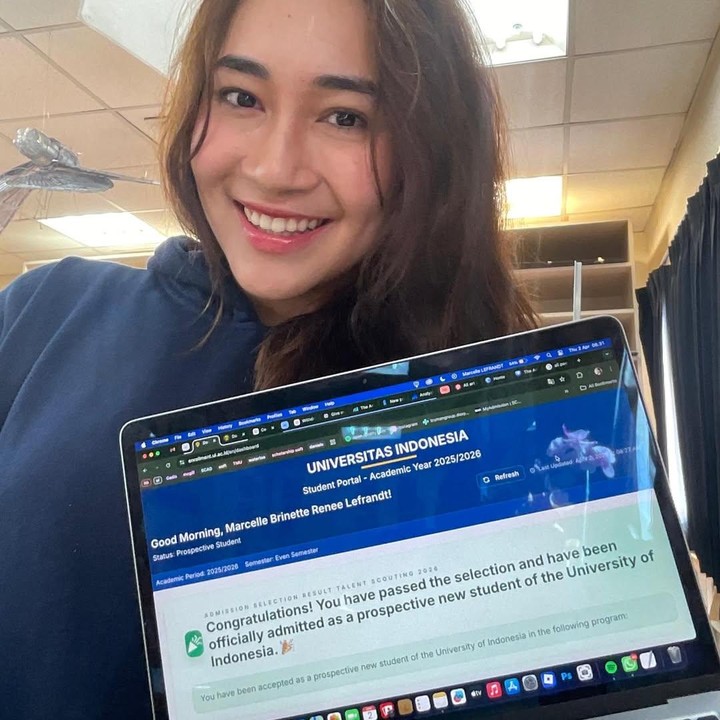<p>Dewi Rezer membagikan kabar kelulusan sang putri di Instagram. Perempuan 45 tahun ini menuliskan ucapan selamat untuk sang putri yang kini resmi menjadi mahasiswa UI. "<em>Congratulations my dearest</em> Brinnie! Masuk Universitas Indonesia, jurusan Teknik Arsitektur (<em>double/joint degree</em> &ndash; kelas khusus internasional) luar biasa Puji Tuhan Yesus&hellip; hasil dari kerja keras, disiplin, dan hati kaka yang kuat," tulisnya di Instagram. (Foto: Instagram @rezerdewi)</p>
