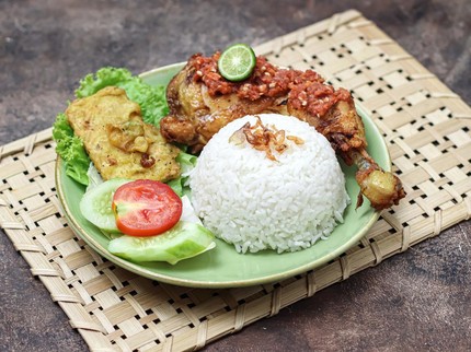 25 Rekomendasi Menu Makan Siang yang Semua Enak untuk Disantap di Kantor & Rumah
