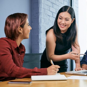 4 Cara Mengenali Orang Jenius dan Orang Biasa dari Kebiasaan Mengobrolnya