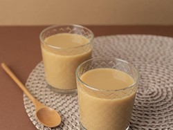 Sensasi Relaksasi dari Hojicha Genmai Milk Tea yang Lagi Viral