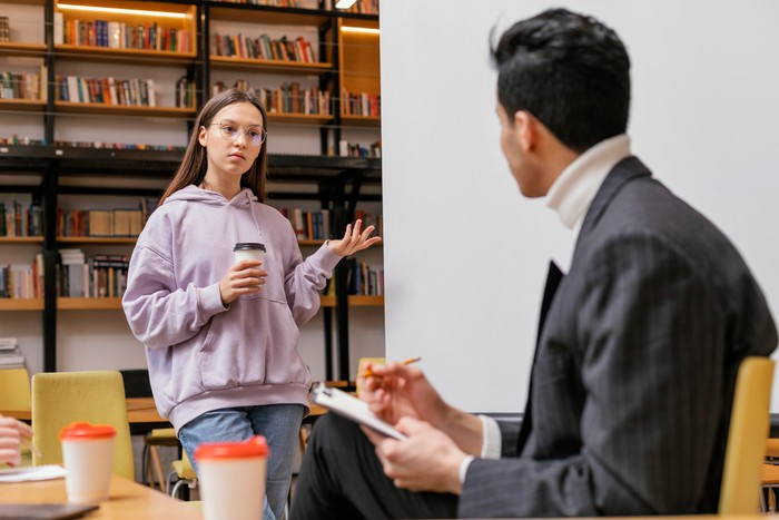 Kebiasaan mengobrol yang bisa ungkap alasan seseorang tidak punya teman dekat.