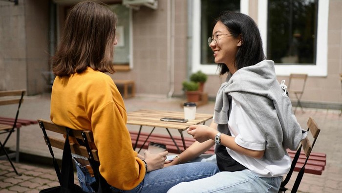 Orang dengan kompas moral baik akan menegur orang lain yang sudah jelas salah.