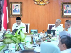 Gus Ipul Ajak Pegawai Kemensos Gunakan Transportasi Umum-Sepeda