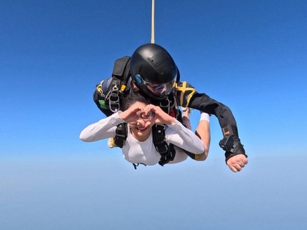 Keseruan Febby Rastanty Terjun Payung di Dubai, Ini Potretnya Menantang Adrenalin