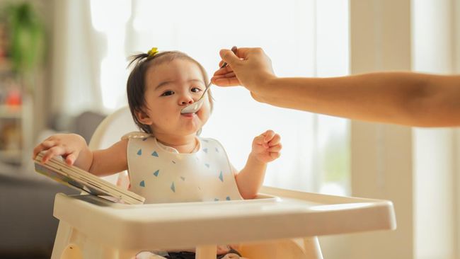 Mpasi Bayi 6 Bulan: Ketahui Porsi, Jadwal Dan Menu Makanannya