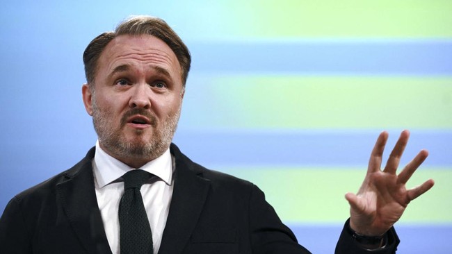 Komisaris Energi Uni Eropa Don Jorgensen mendesak warga untuk WFH jika memungkinkan dan mengurangi batas kecepatan sebesar 10 km per jam di jalan raya.